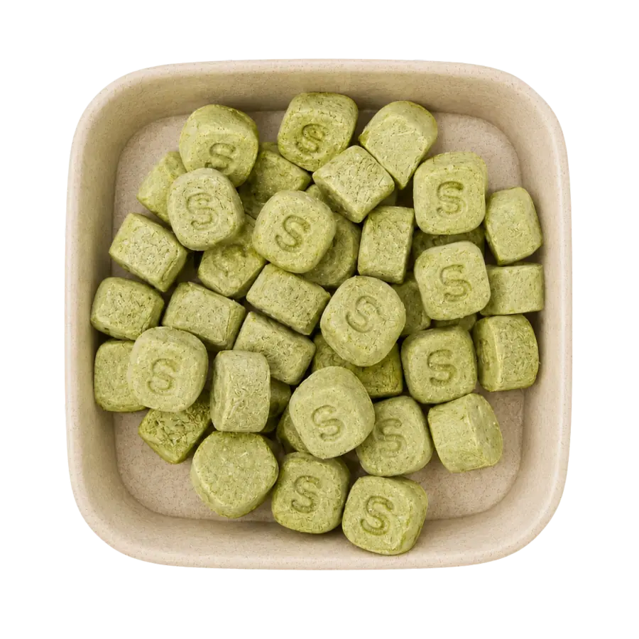 Chicken & Cranberry Cube freeze-dried pet food product photo